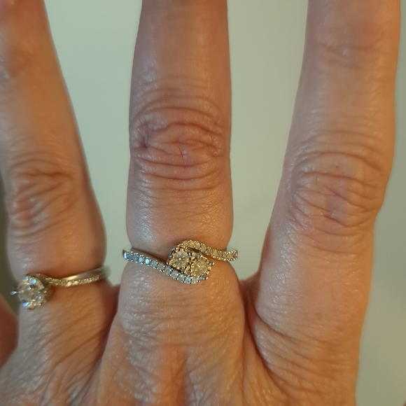 Diamond twist ring size 7 - Picture 4 of 9